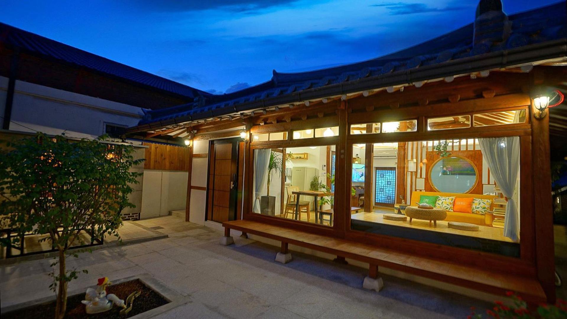 And Spring Hotell Jeonju Exteriör bild